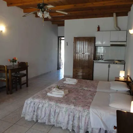 Aparthotel Chris Corner *